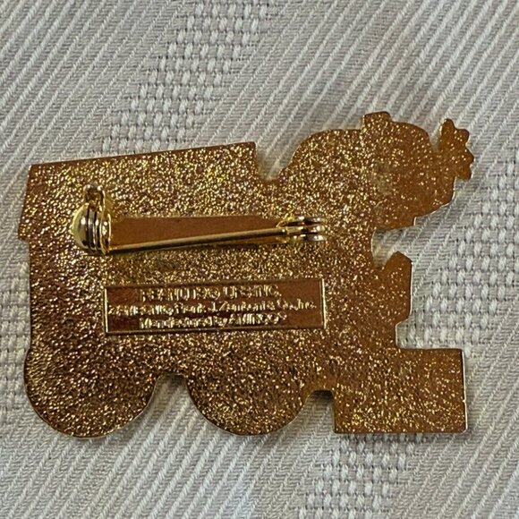 Vintage Peanuts Snoopy Collectible Enamel pin / bowling 1 " - Picture 2 of 2